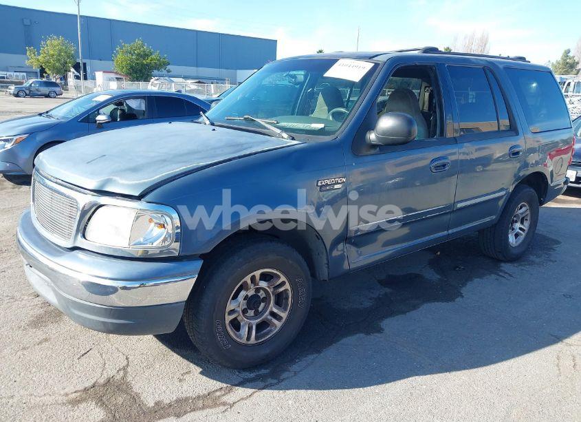 Photo 2 of 2000 Ford Expedition XLT (VIN 1FMRU1566YLA69912)