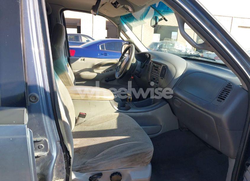 Photo 5 of 2000 Ford Expedition XLT (VIN 1FMRU1566YLA69912)