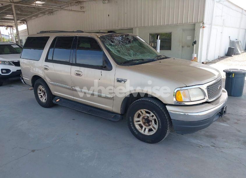 2000 Ford Expedition XLT (VIN 1FMRU1568YLA97744) main photo