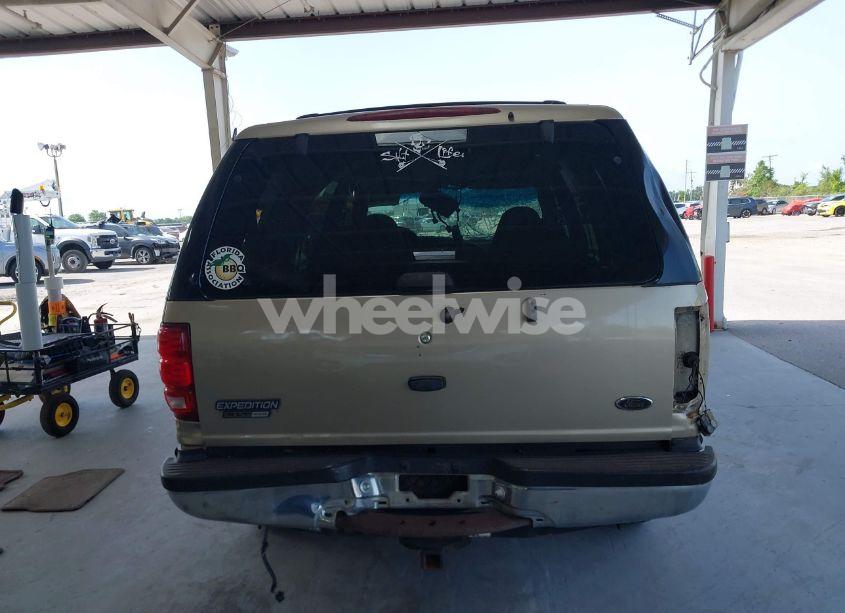Photo 17 of 2000 Ford Expedition XLT (VIN 1FMRU1568YLA97744)