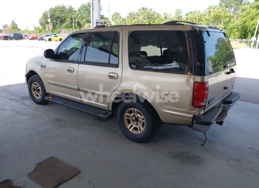 Photo 3 of 2000 Ford Expedition XLT (VIN 1FMRU1568YLA97744)