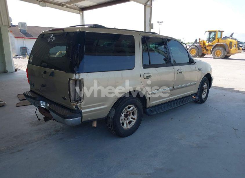 Photo 4 of 2000 Ford Expedition XLT (VIN 1FMRU1568YLA97744)