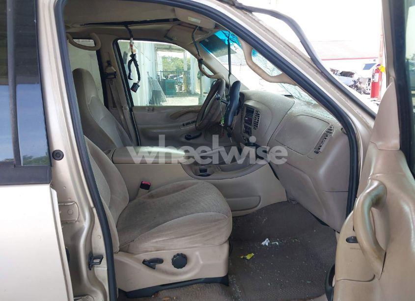 Photo 5 of 2000 Ford Expedition XLT (VIN 1FMRU1568YLA97744)