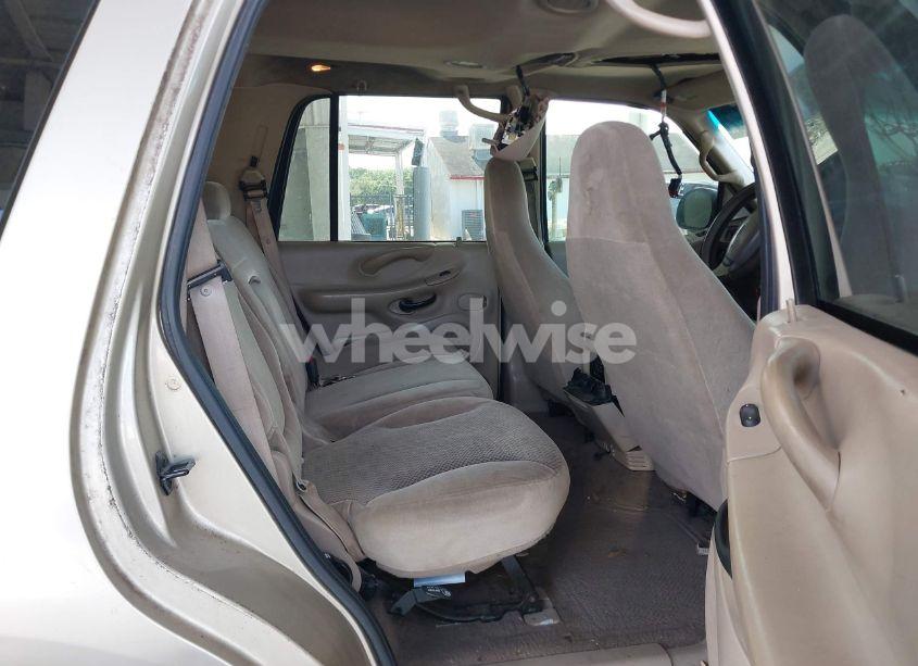 Photo 8 of 2000 Ford Expedition XLT (VIN 1FMRU1568YLA97744)