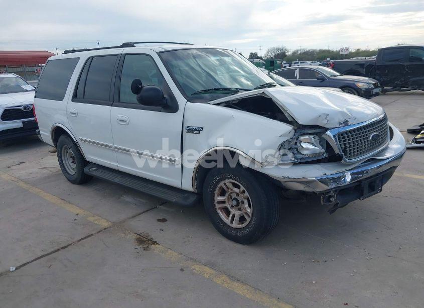 2000 Ford Expedition (VIN 1FMRU1569YLB61774) main photo