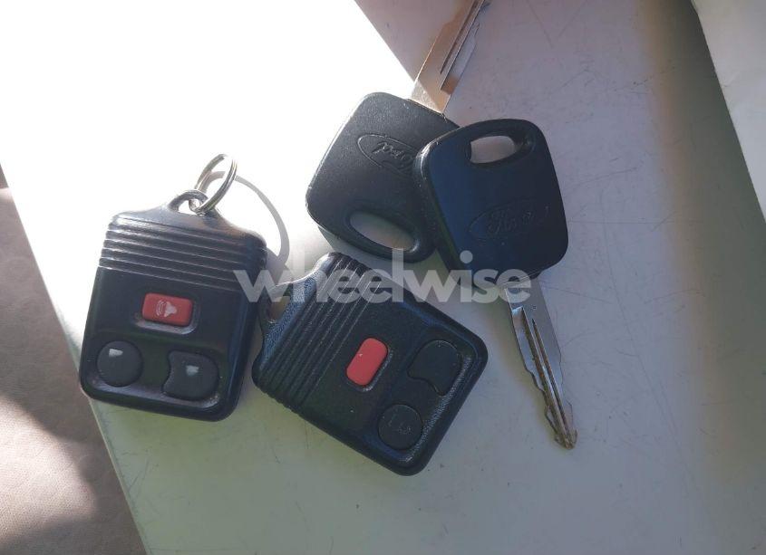 Photo 11 of 2000 Ford Expedition (VIN 1FMRU1569YLB61774)