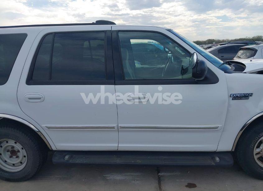 Photo 14 of 2000 Ford Expedition (VIN 1FMRU1569YLB61774)