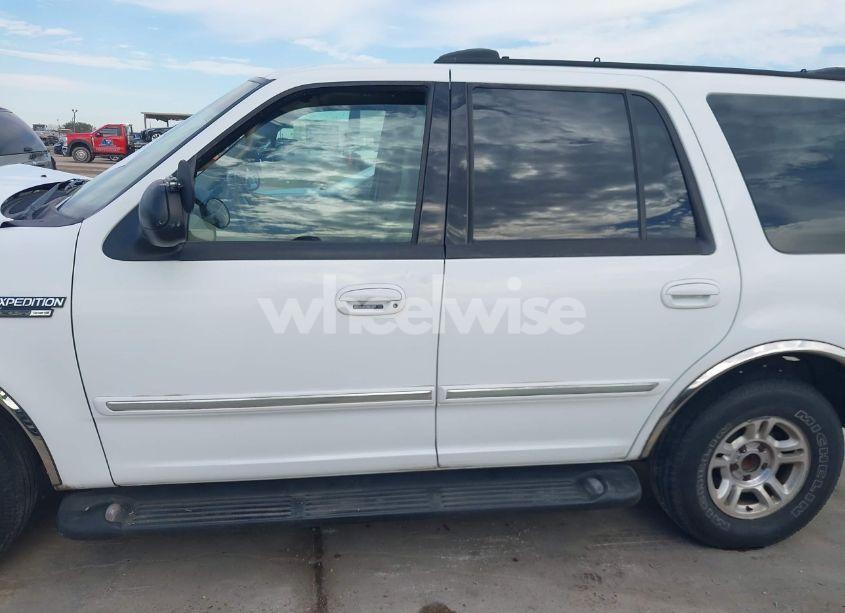 Photo 15 of 2000 Ford Expedition (VIN 1FMRU1569YLB61774)