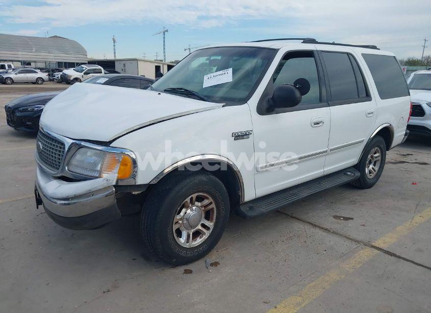 Photo 2 of 2000 Ford Expedition (VIN 1FMRU1569YLB61774)