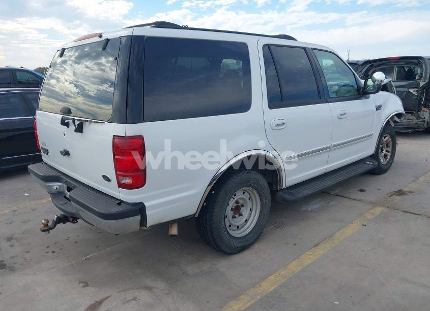 Photo 4 of 2000 Ford Expedition (VIN 1FMRU1569YLB61774)