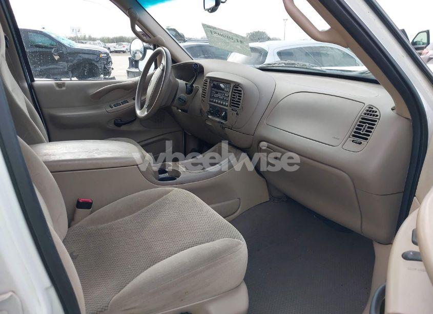 Photo 5 of 2000 Ford Expedition (VIN 1FMRU1569YLB61774)