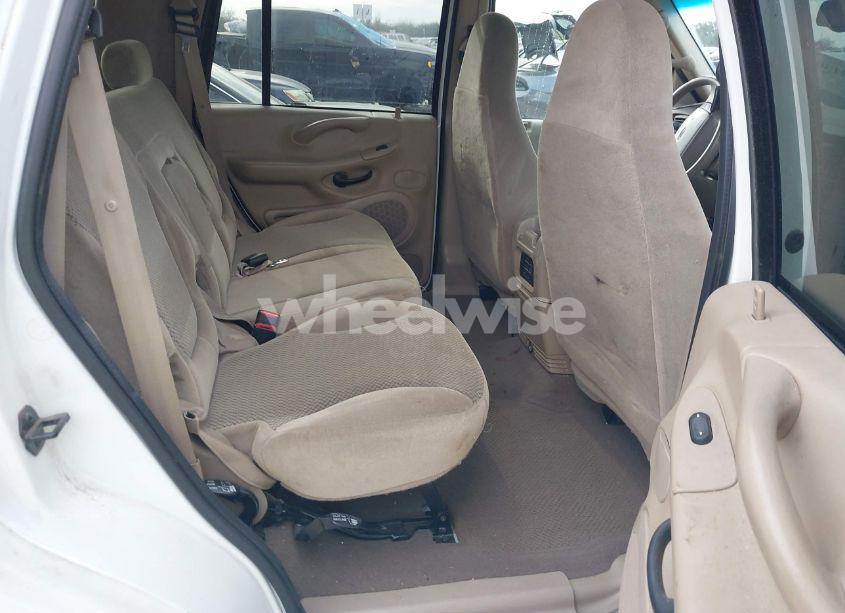 Photo 8 of 2000 Ford Expedition (VIN 1FMRU1569YLB61774)