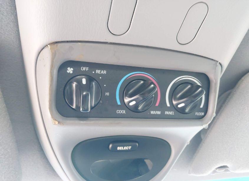 Photo 17 of 2002 Ford Expedition XLT (VIN 1FMRU15L12LA15219)