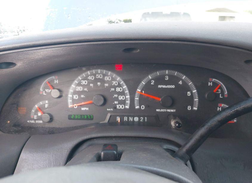 Photo 7 of 2002 Ford Expedition XLT (VIN 1FMRU15L12LA15219)