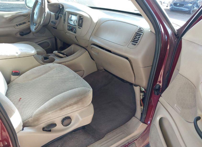 Photo 5 of 2000 Ford Expedition XLT (VIN 1FMRU15L1YLC11461)