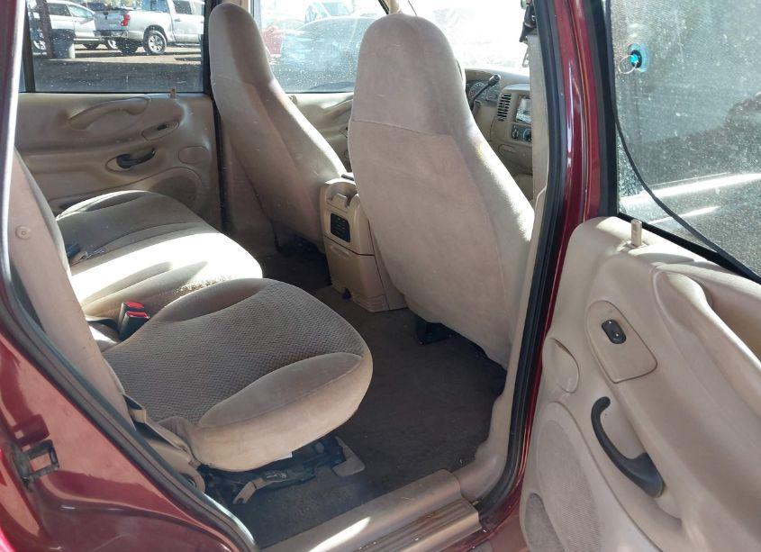 Photo 8 of 2000 Ford Expedition XLT (VIN 1FMRU15L1YLC11461)