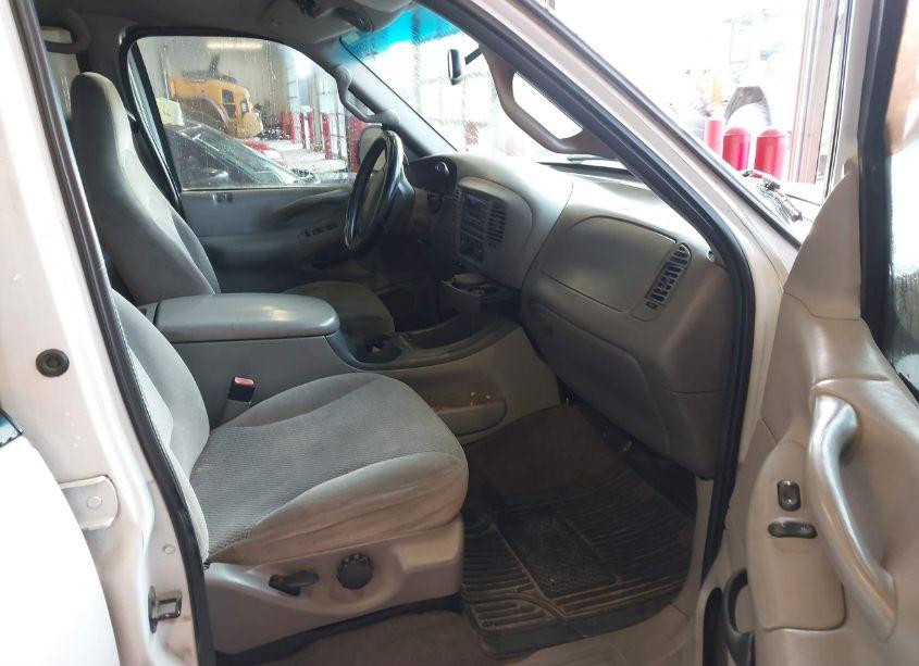 Photo 5 of 2002 Ford Expedition XLT (VIN 1FMRU15L22LA14970)