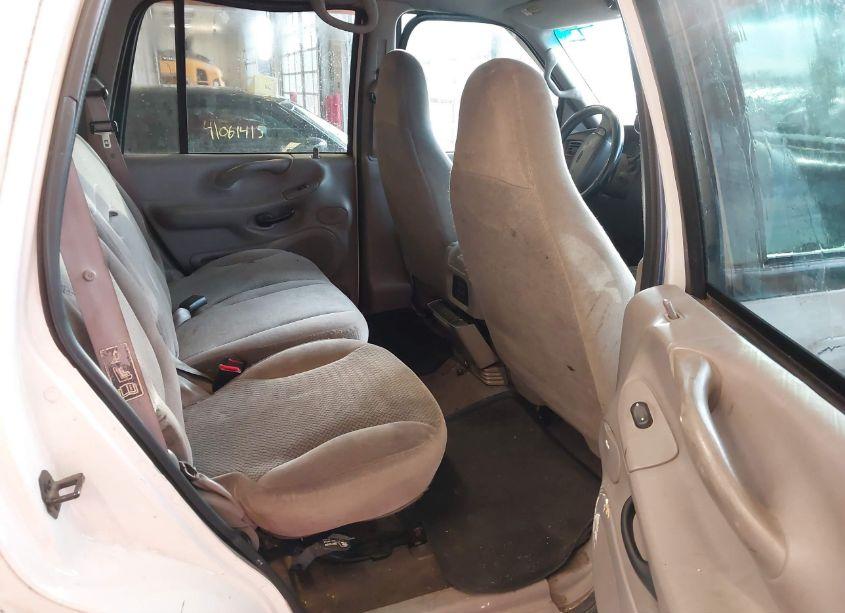 Photo 8 of 2002 Ford Expedition XLT (VIN 1FMRU15L22LA14970)