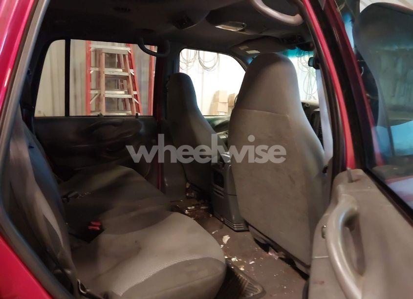 Photo 8 of 2002 Ford Expedition XLT (VIN 1FMRU15L22LA35267)