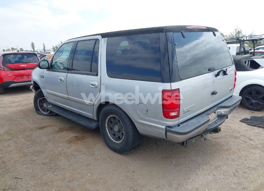 Photo 3 of 2000 Ford Expedition XLT (VIN 1FMRU15L4YLC36810)