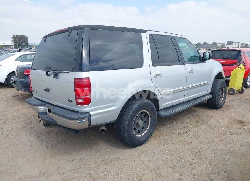 Photo 4 of 2000 Ford Expedition XLT (VIN 1FMRU15L4YLC36810)