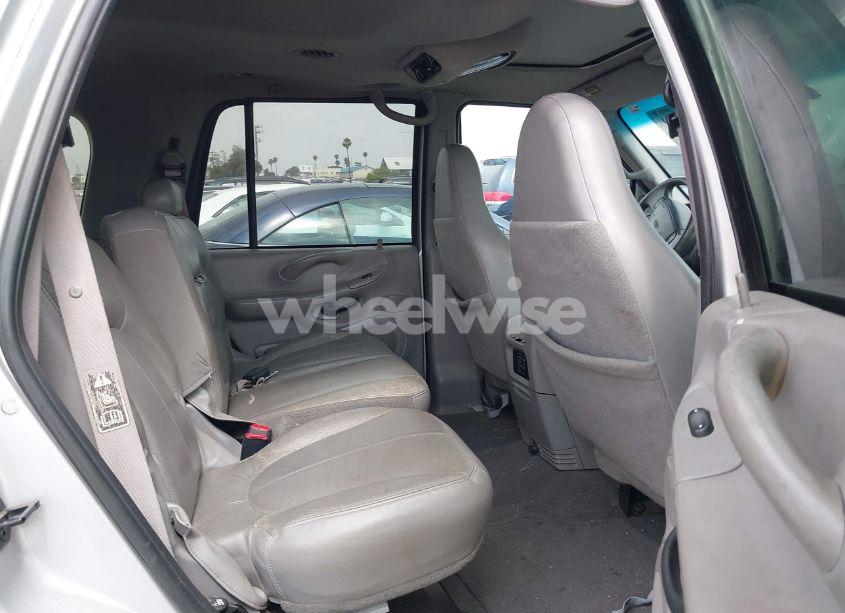 Photo 8 of 2000 Ford Expedition XLT (VIN 1FMRU15L4YLC36810)