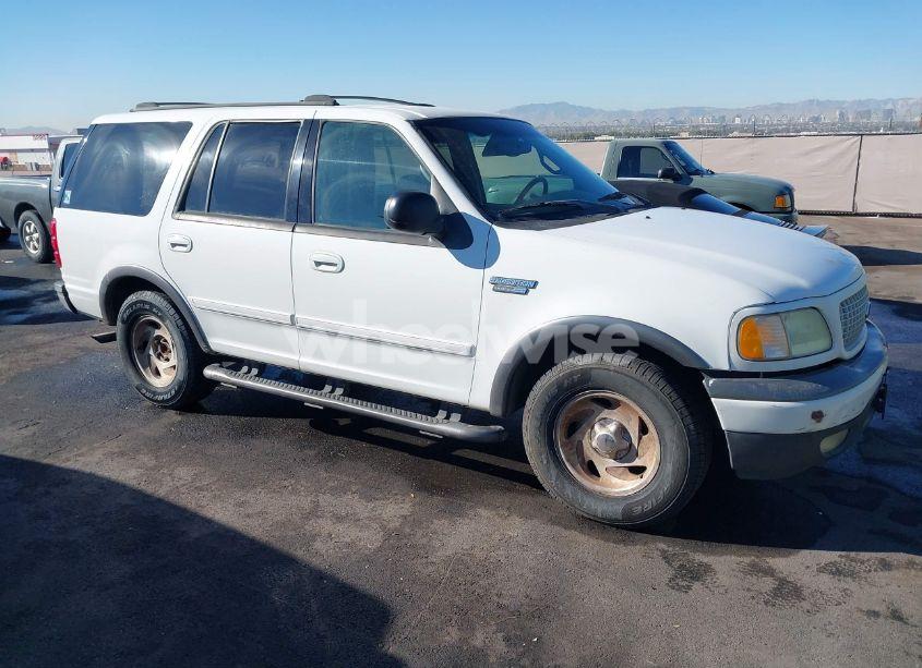 2002 Ford Expedition XLT (VIN 1FMRU15L52LA15885) main photo