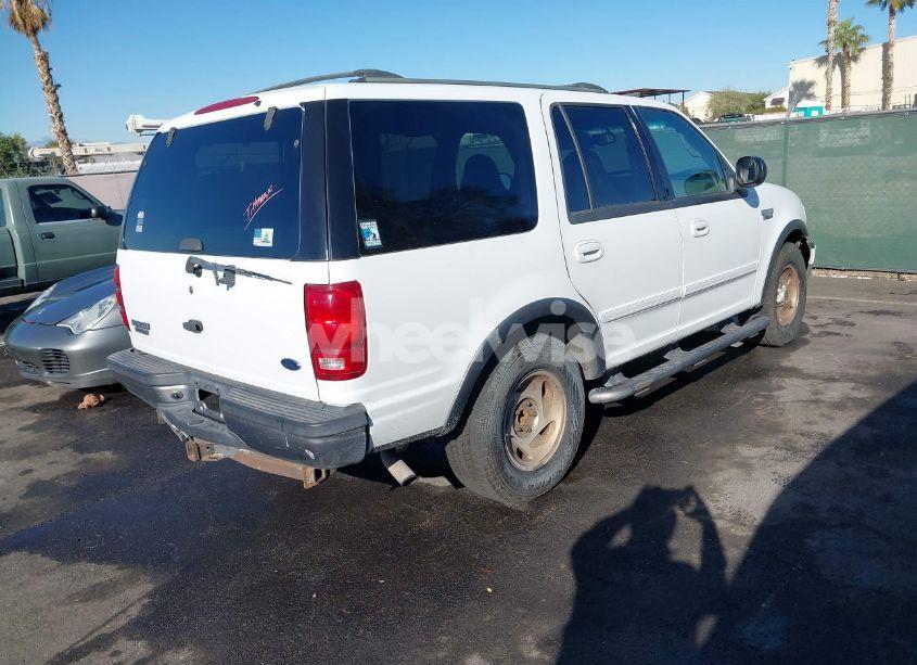 Photo 4 of 2002 Ford Expedition XLT (VIN 1FMRU15L52LA15885)
