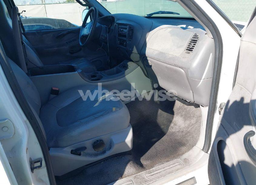 Photo 5 of 2002 Ford Expedition XLT (VIN 1FMRU15L52LA15885)