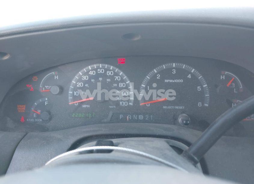 Photo 7 of 2002 Ford Expedition XLT (VIN 1FMRU15L52LA15885)