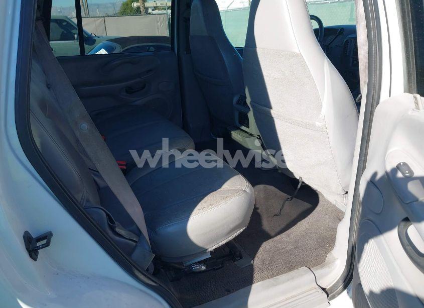 Photo 8 of 2002 Ford Expedition XLT (VIN 1FMRU15L52LA15885)