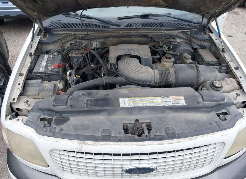 Photo 10 of 2000 Ford Expedition XLT (VIN 1FMRU15L9YLC49813)