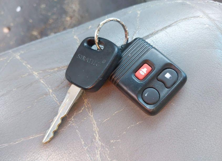 Photo 11 of 2000 Ford Expedition XLT (VIN 1FMRU15L9YLC49813)