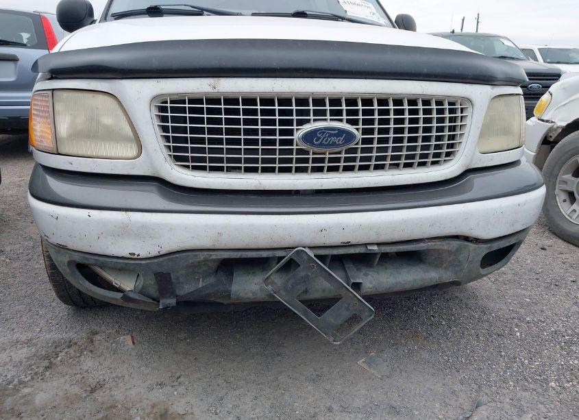 Photo 13 of 2000 Ford Expedition XLT (VIN 1FMRU15L9YLC49813)