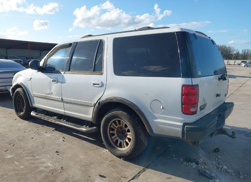 Photo 3 of 2000 Ford Expedition XLT (VIN 1FMRU15L9YLC49813)