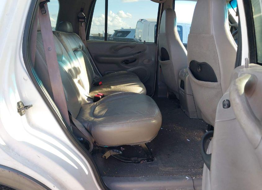 Photo 8 of 2000 Ford Expedition XLT (VIN 1FMRU15L9YLC49813)