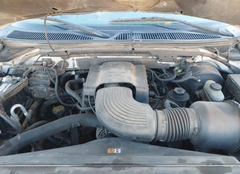 Photo 10 of 2002 Ford Expedition XLT (VIN 1FMRU15W02LA66284)