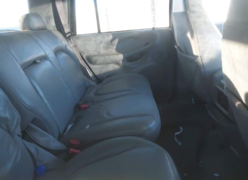 Photo 8 of 2002 Ford Expedition XLT (VIN 1FMRU15W02LA66284)