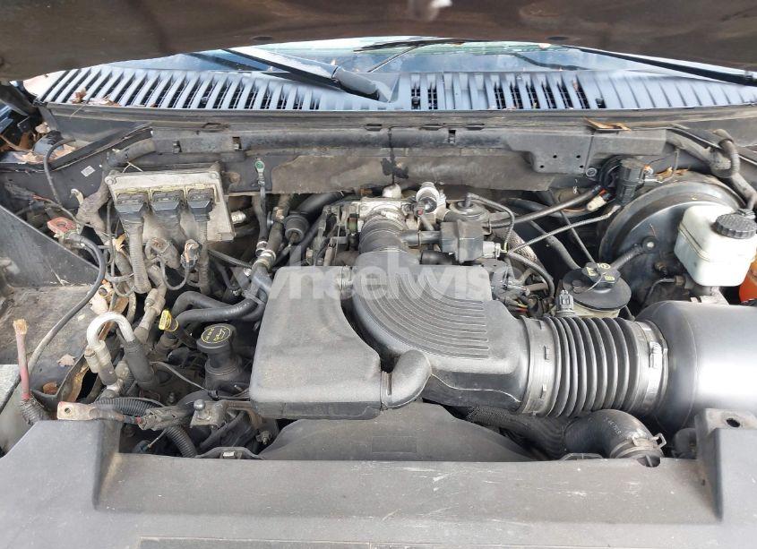 Photo 10 of 2004 Ford Expedition XLT (VIN 1FMRU15W04LA66739)