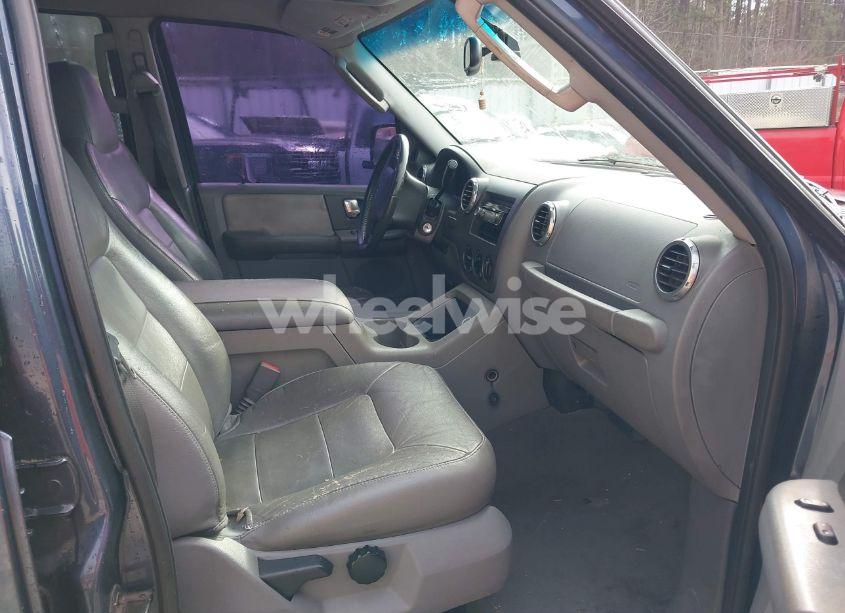 Photo 5 of 2004 Ford Expedition XLT (VIN 1FMRU15W04LA66739)