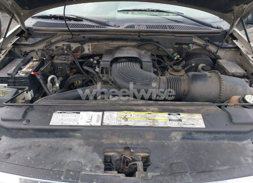 Photo 10 of 2002 Ford Expedition XLT (VIN 1FMRU15W12LA06479)