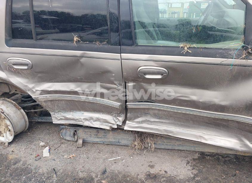 Photo 12 of 2002 Ford Expedition XLT (VIN 1FMRU15W12LA06479)