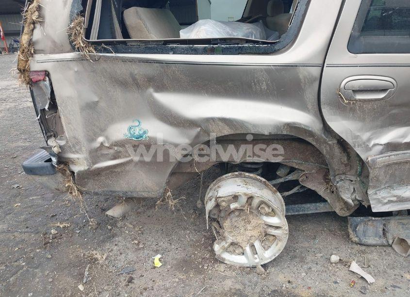 Photo 13 of 2002 Ford Expedition XLT (VIN 1FMRU15W12LA06479)