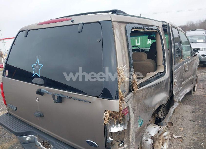 Photo 14 of 2002 Ford Expedition XLT (VIN 1FMRU15W12LA06479)