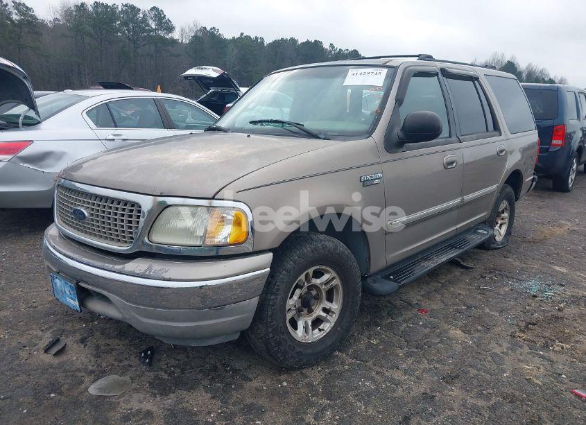 Photo 2 of 2002 Ford Expedition XLT (VIN 1FMRU15W12LA06479)