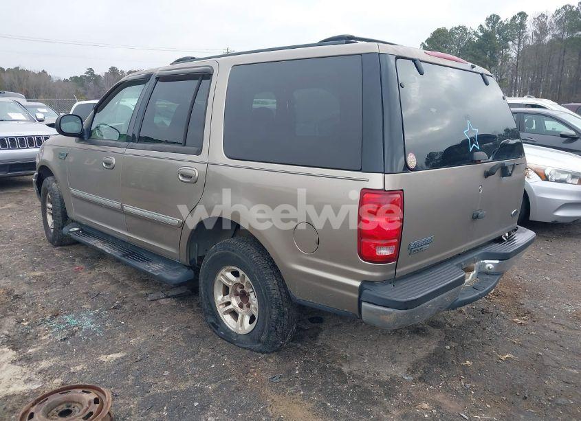 Photo 3 of 2002 Ford Expedition XLT (VIN 1FMRU15W12LA06479)