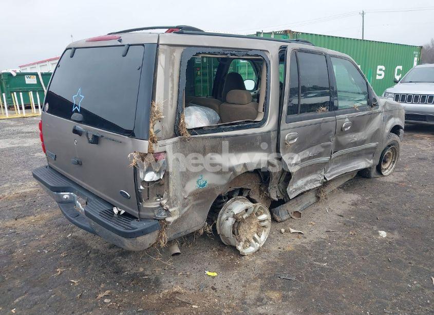 Photo 4 of 2002 Ford Expedition XLT (VIN 1FMRU15W12LA06479)