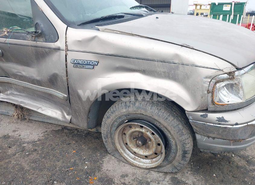 Photo 6 of 2002 Ford Expedition XLT (VIN 1FMRU15W12LA06479)