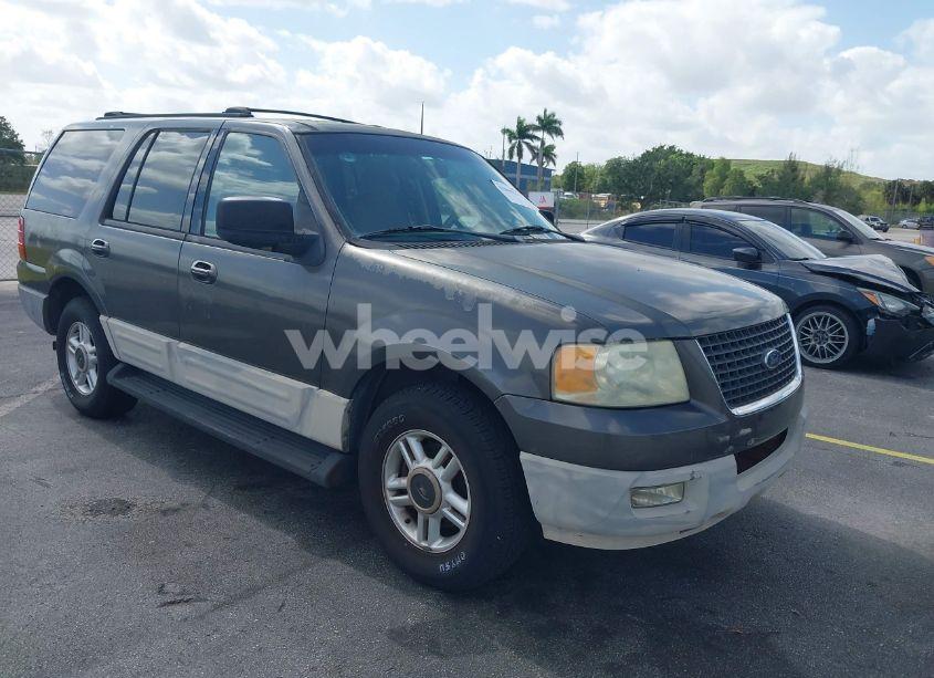 2003 Ford Expedition XLT (VIN 1FMRU15W13LA15281) main photo
