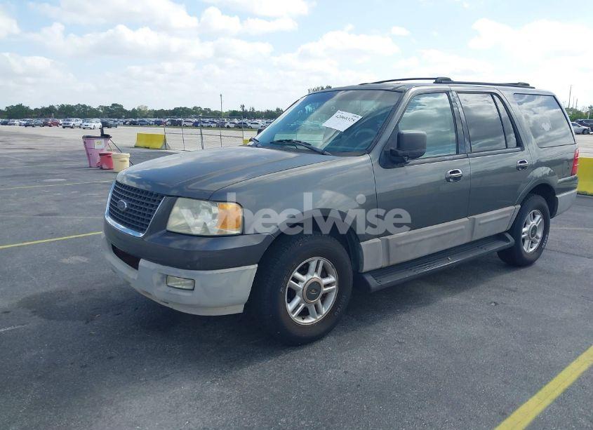 Photo 2 of 2003 Ford Expedition XLT (VIN 1FMRU15W13LA15281)
